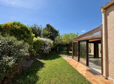 Villa T4 plus veranda climatisée, garage et jardinet