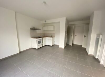 Appartement de Type 2 avec terrasse au 1er étage et place de parking privative